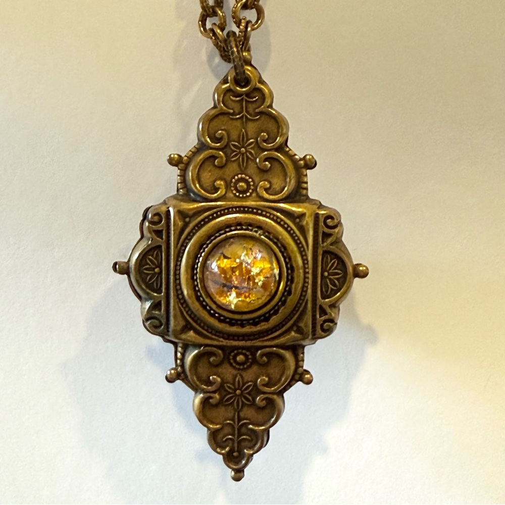 Jan Michaels Victorian Style Pendant Floral Ornate Brass Tone Necklace 32” Chain